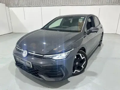 Usado VW Golf VIII R-line 150 CV (110 kW) 2025 Gris / plata Berlina