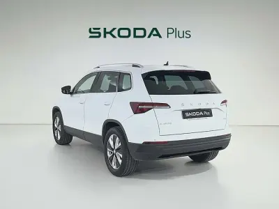 Usado Skoda Karoq Style 150 CV (110 kW) 2023 Blanco SUV