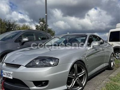 Gris / plata Usado 2004 Hyundai Coupé Coupe | 7200 €