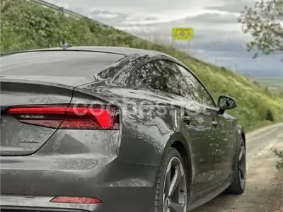 Usado Audi A5 Sportback 190 CV (139 kW) 2018 Gris / plata Utilitario