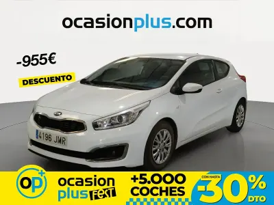 Käytetty Kia Ceed 100 HP (73 kW) 2016 Valkoinen Viistoperä