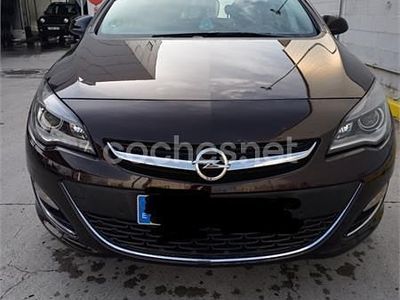Usado Opel Astra Excellence 140 CV (102 kW) 2013 Granate Berlina