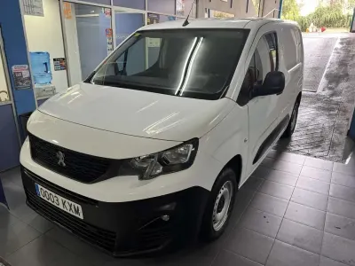 Usado Peugeot Partner S 99 CV (72 kW) 2019 Blanco Monovolumen