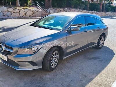 Usado Mercedes CLA200 Shooting Brake 136 CV (100 kW) 2018 Gris / plata Familiar