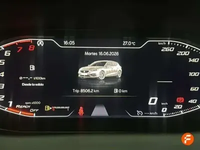 Usado Seat Leon Style 130 CV (95 kW) 2023 Gris Berlina