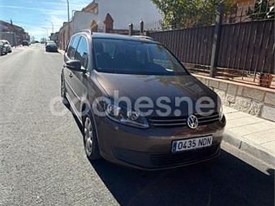 Usado VW Touran Advance 105 CV (77 kW) 2014 Marrón Monovolumen