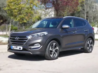 Usado Hyundai Tucson 136 CV (100 kW) 2016 Gris SUV