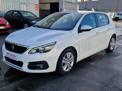Usado Peugeot 308 Active 130 CV (95 kW) 2021 Blanco Berlina