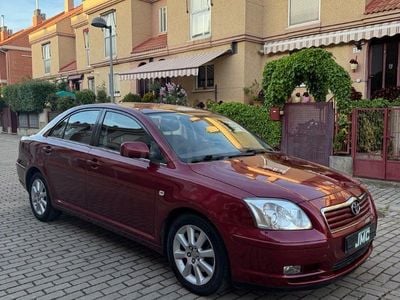 Occasion Toyota Avensis Executive 116 PK (85 kW) 2004 Rood Sedan