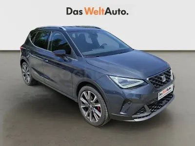 Usado Seat Arona FR 115 CV (84 kW) 2025 Gris / plata SUV