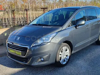 Käytetty Peugeot 5008 Allure 120 HP (88 kW) 2016 Harmaa Tila-auto