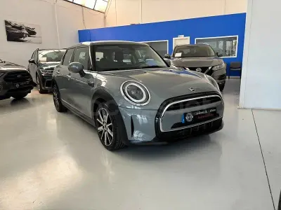 Usado Mini Cooper 136 CV (100 kW) 2022 Gris / plata Utilitario