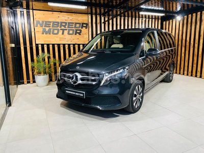 Gris / plata Usado 2023 Mercedes V300 Avantgarde Monovolumen | 68.990 € (Un poco caro)