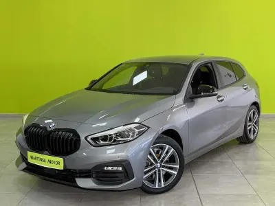 Usado BMW 118 Comfort Edition 150 CV (110 kW) 2022 Gris Berlina