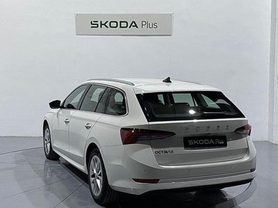 Blanco Usado 2024 Skoda Octavia Ambition Familiar | 24.300 € (Precio justo)