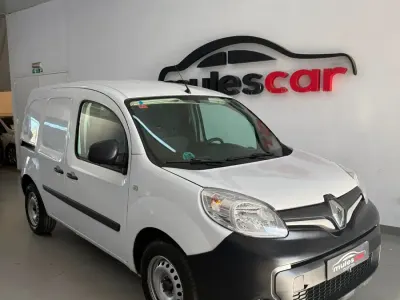 Usado Renault Kangoo 75 CV (55 kW) 2021 Blanco Monovolumen