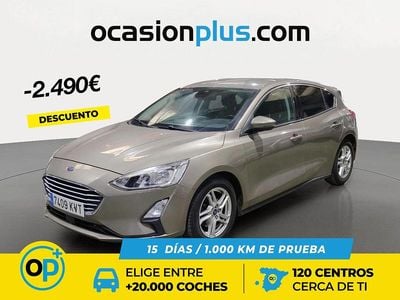 Usado Ford Focus Trend 125 CV (91 kW) 2019 Gris / plata Berlina