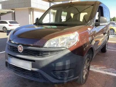 Usado Fiat Doblò Active 90 CV (66 kW) 2017 Marrón Monovolumen