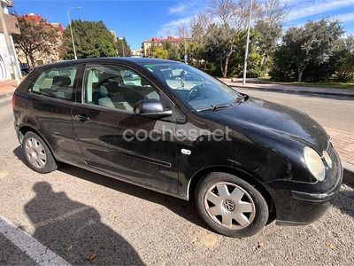 Usado VW Polo Highline 75 CV (55 kW) 2003 Negro Berlina
