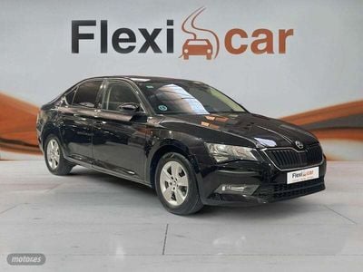 Usado Skoda Superb Active 150 CV (110 kW) 2018 Negro Berlina