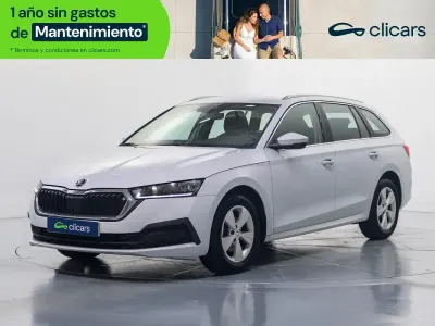 Usado Skoda Octavia Ambition 110 CV (80 kW) 2021 Blanco Familiar