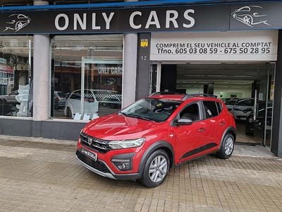 Usado Dacia Sandero Comfort 101 CV (74 kW) 2021 Granate Berlina