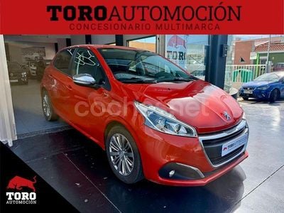 Usado Peugeot 208 Allure 82 CV (60 kW) 2018 Naranja Utilitario