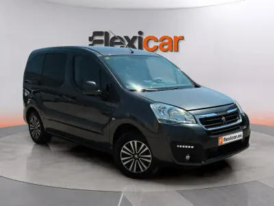 Usado Peugeot Partner Tepee Active 100 CV (73 kW) 2017 Gris Monovolumen