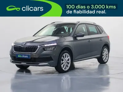 Usado Skoda Kamiq 110 CV (80 kW) 2023 Gris / plata SUV