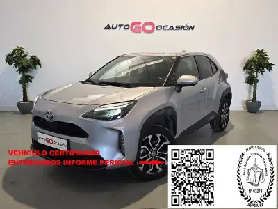 Usado Toyota Yaris Cross Connect Style 116 CV (85 kW) 2022 Gris / plata SUV