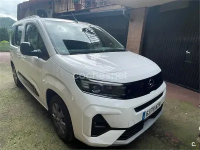 Usado Opel Combo 130 CV (95 kW) 2025 Blanco Monovolumen