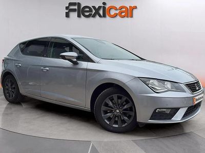 Usado Seat Leon Style 130 CV (95 kW) 2020 Gris Berlina