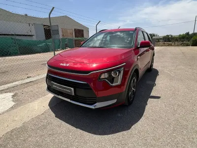 Usado Kia Niro 129 CV (94 kW) 2025 Rojo SUV