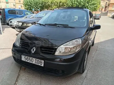 Usado Renault Grand Scénic II Dynamique 120 CV (88 kW) 2005 Negro Monovolumen