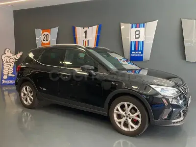 Usado Seat Arona FR 110 CV (80 kW) 2022 Negro SUV