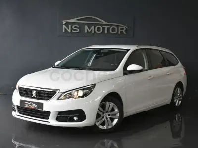 Usado Peugeot 308 SW Active 131 CV (96 kW) 2021 Blanco Familiar