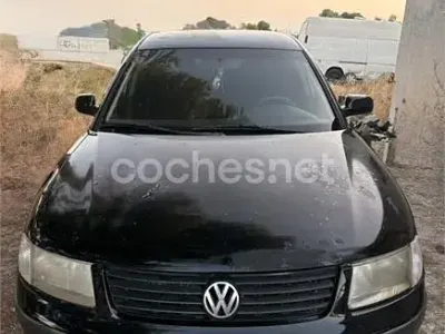 Usado VW Passat Trendline 110 CV (80 kW) 1998 Negro Berlina