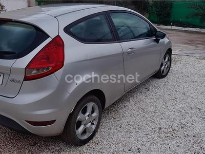 Usado Ford Fiesta Ambiente 68 CV (50 kW) 2009 Gris / plata Utilitario