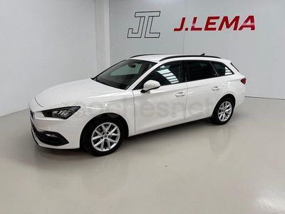 Usado Seat Leon Style 150 CV (110 kW) 2021 Blanco Familiar
