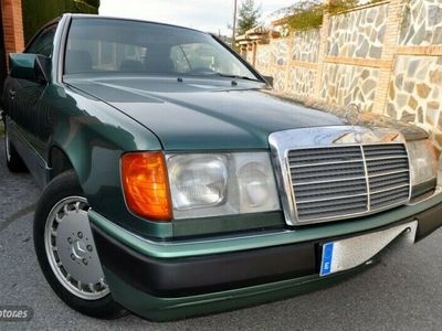 Usado Mercedes E220 Elegance 150 CV (110 kW) 1994 Verde Coupe