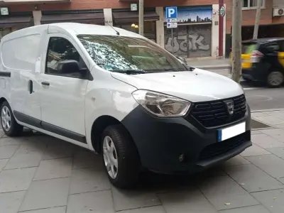 Usado Dacia Dokker Essentiel 102 CV (75 kW) 2019 Blanco Monovolumen