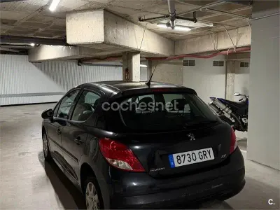 Usado Peugeot 207 75 CV (55 kW) 2009 Negro Berlina