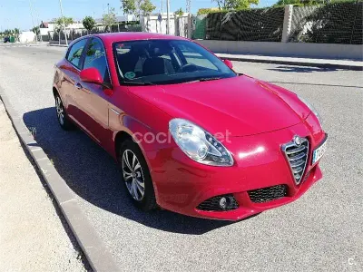 Usado Alfa Romeo Giulietta 170 CV (125 kW) 2012 Rojo Utilitario