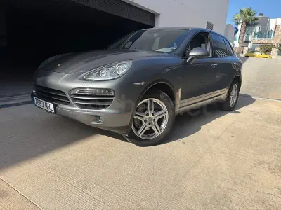 Usado Porsche Cayenne Platinum Edition 245 CV (180 kW) 2014 Gris / plata SUV