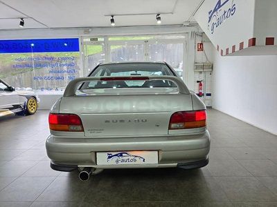 Usado Subaru Impreza GT 218 CV (160 kW) 1999 Gris / plata Berlina