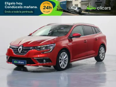 Usado Renault Mégane GrandTour Zen 130 CV (95 kW) 2018 Rojo Familiar