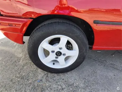 Usado Peugeot 205 GTi 95 CV (69 kW) 1990 Rojo Berlina
