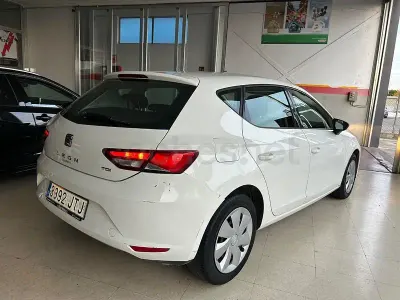 Usado Seat Leon Reference 110 CV (80 kW) 2016 Blanco Berlina