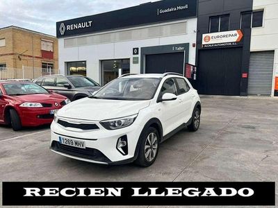 Blanco Usado 2023 Kia Stonic Plus SUV | 14.499 € (Precio justo)