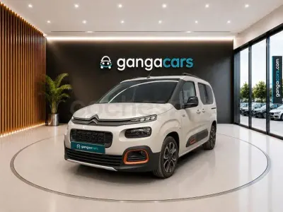Usado Renault Captur Zen 91 CV (66 kW) 2023 Rojo SUV